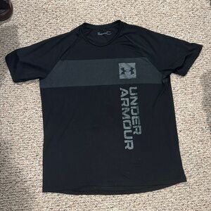 Under Armour Men's Black and Gray Short Sleeve Tee